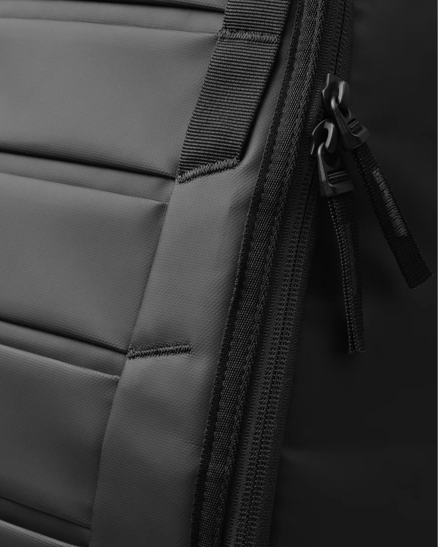 Hugger Backpack 25L - Black Out