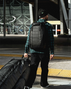 Hugger Backpack 30L - Black Out