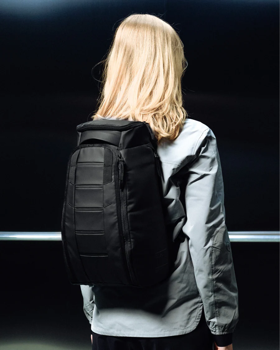 Hugger Backpack 20L - Black Out