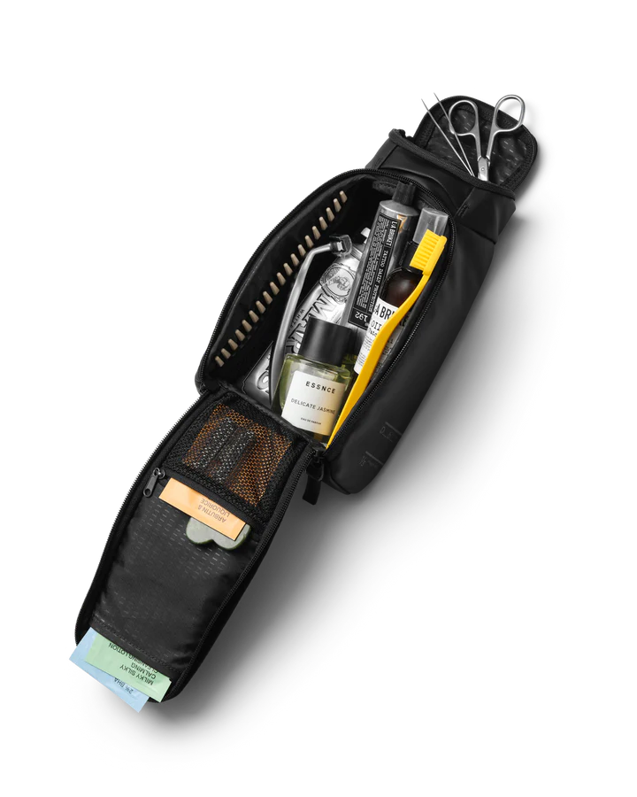 Hugger Washbag - Black Out