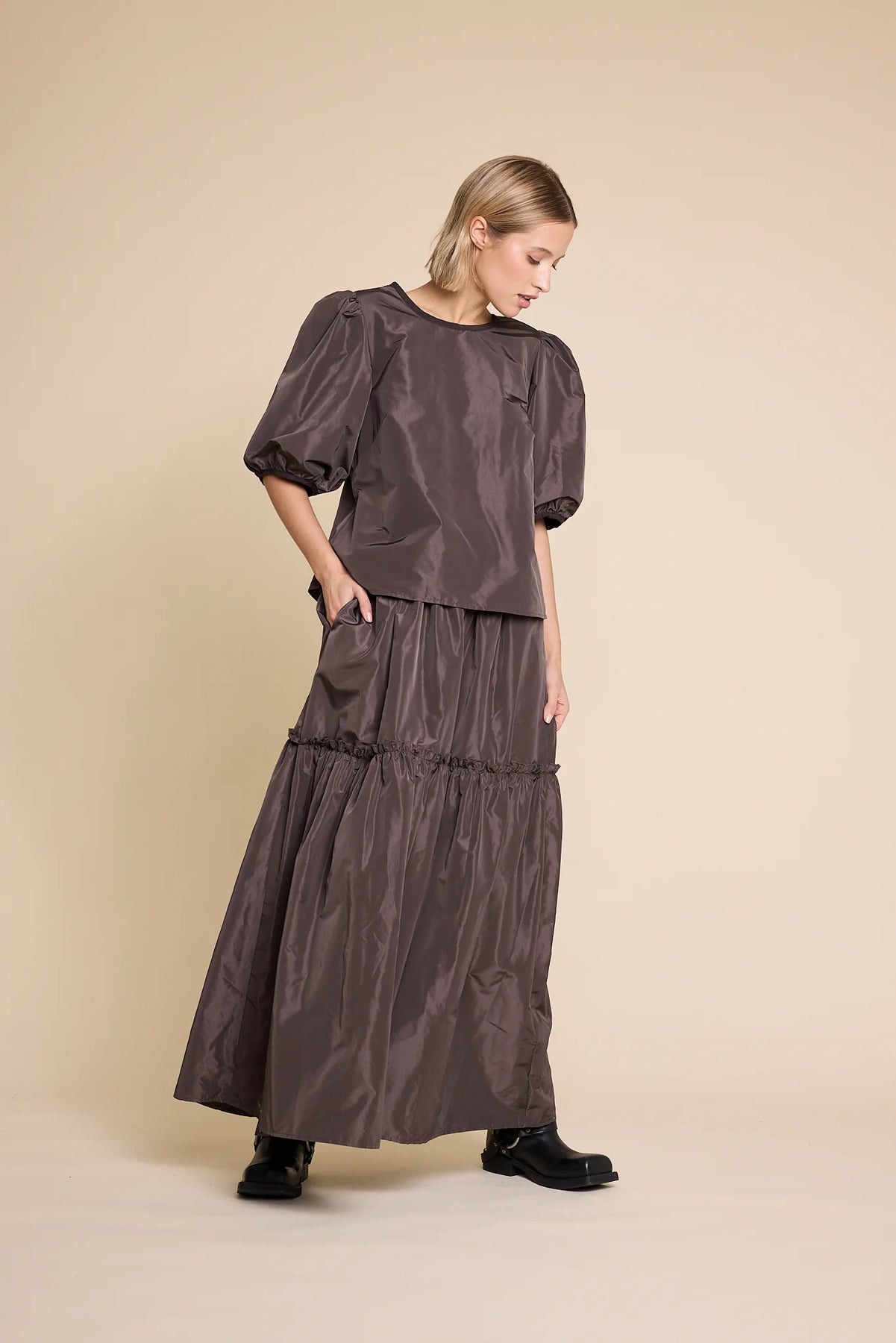 Isabel 25 Solid - Brown