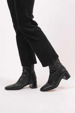 Pega - Black