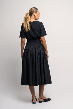 Yaslex Ss Top W. Emb Sleeves - Black
