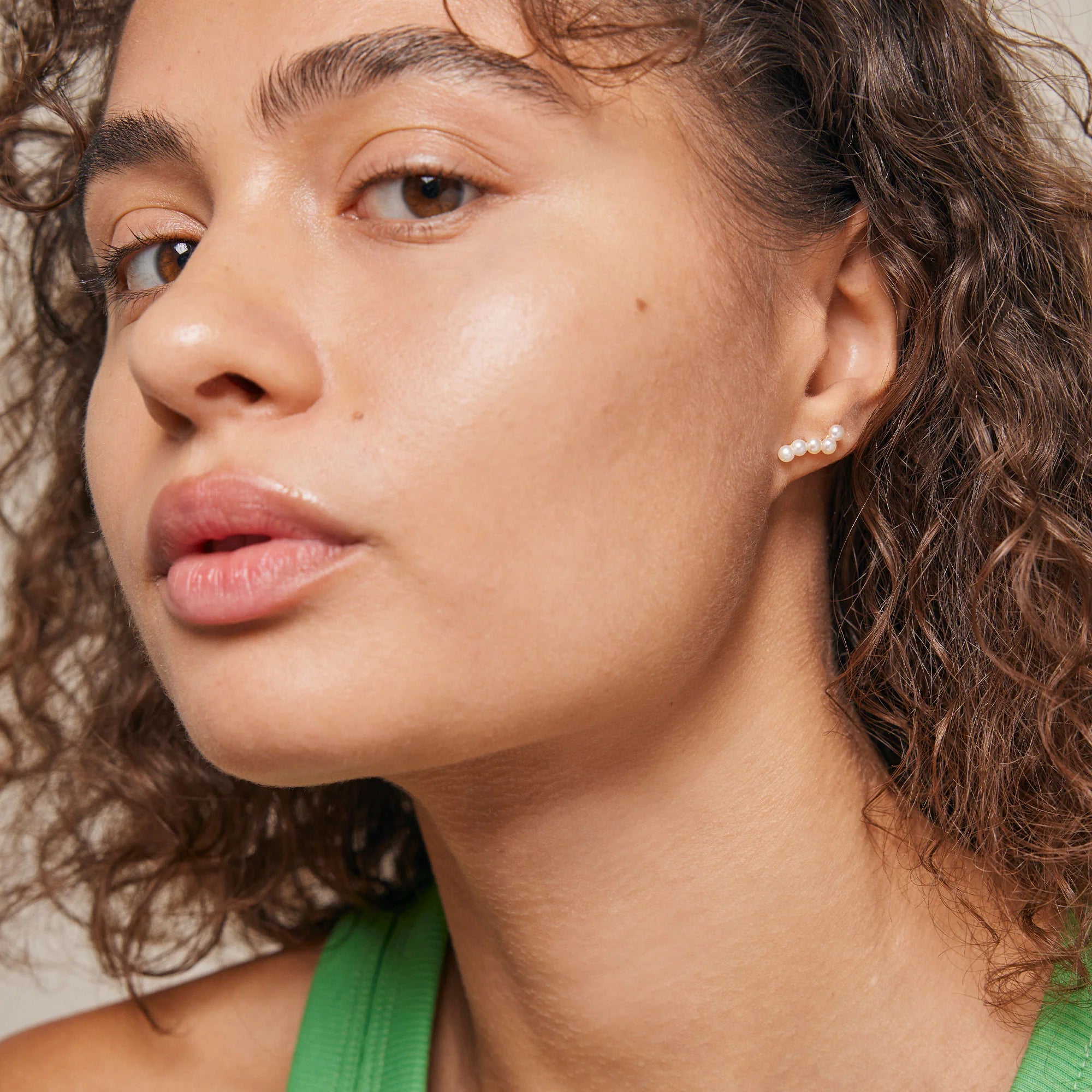 Evie Studs Pearls - Gold