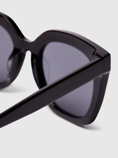 Naomi Sunglasses - Black