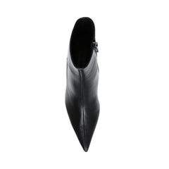 Iyanna - Black Leather