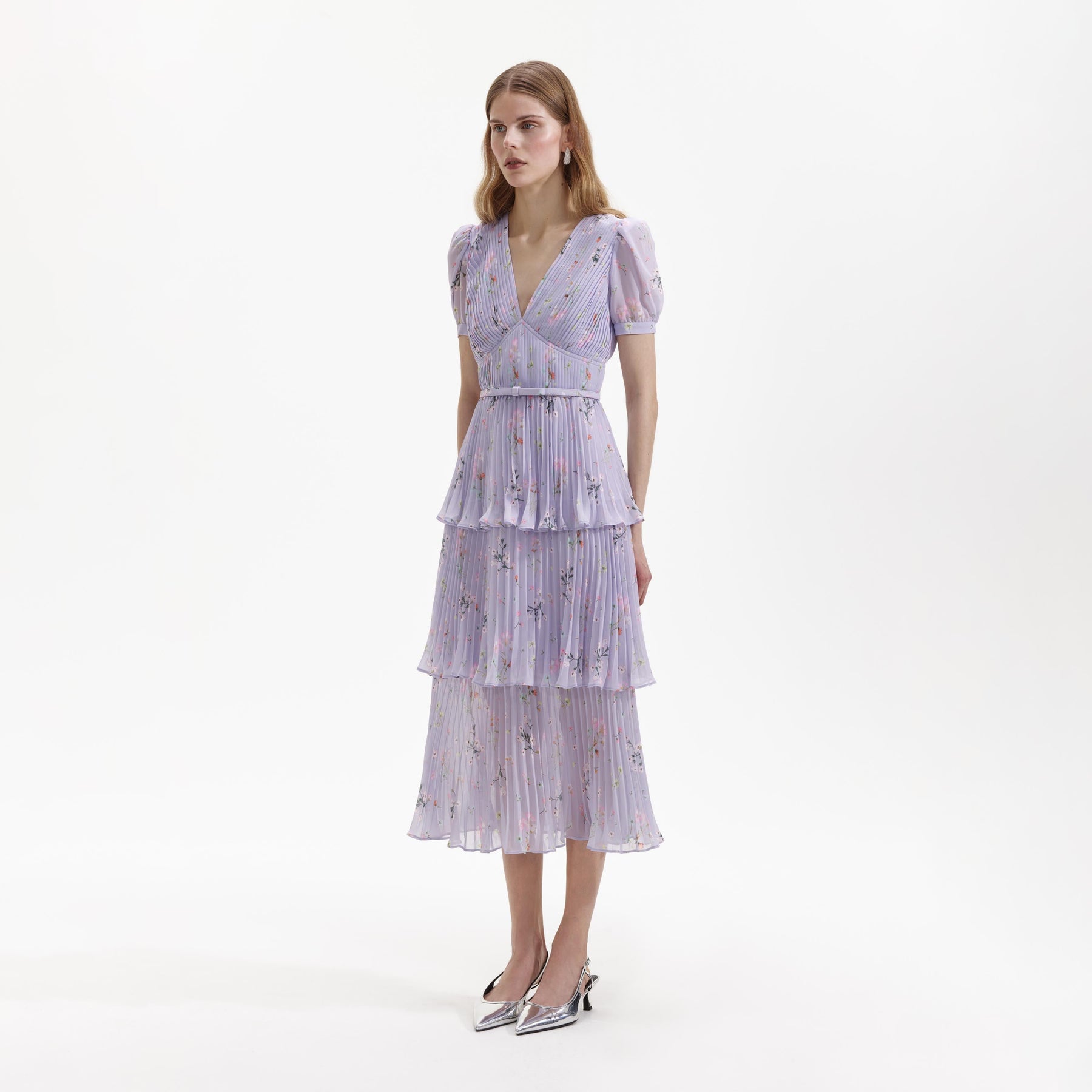 Self-Portrait - Kjoler - Chiffon Tiered Midi Dress - Lilac Floral - Villoid Self-Portrait - Kjoler - Chiffon Tiered Midi Dress - Lilac Floral - Villoid
