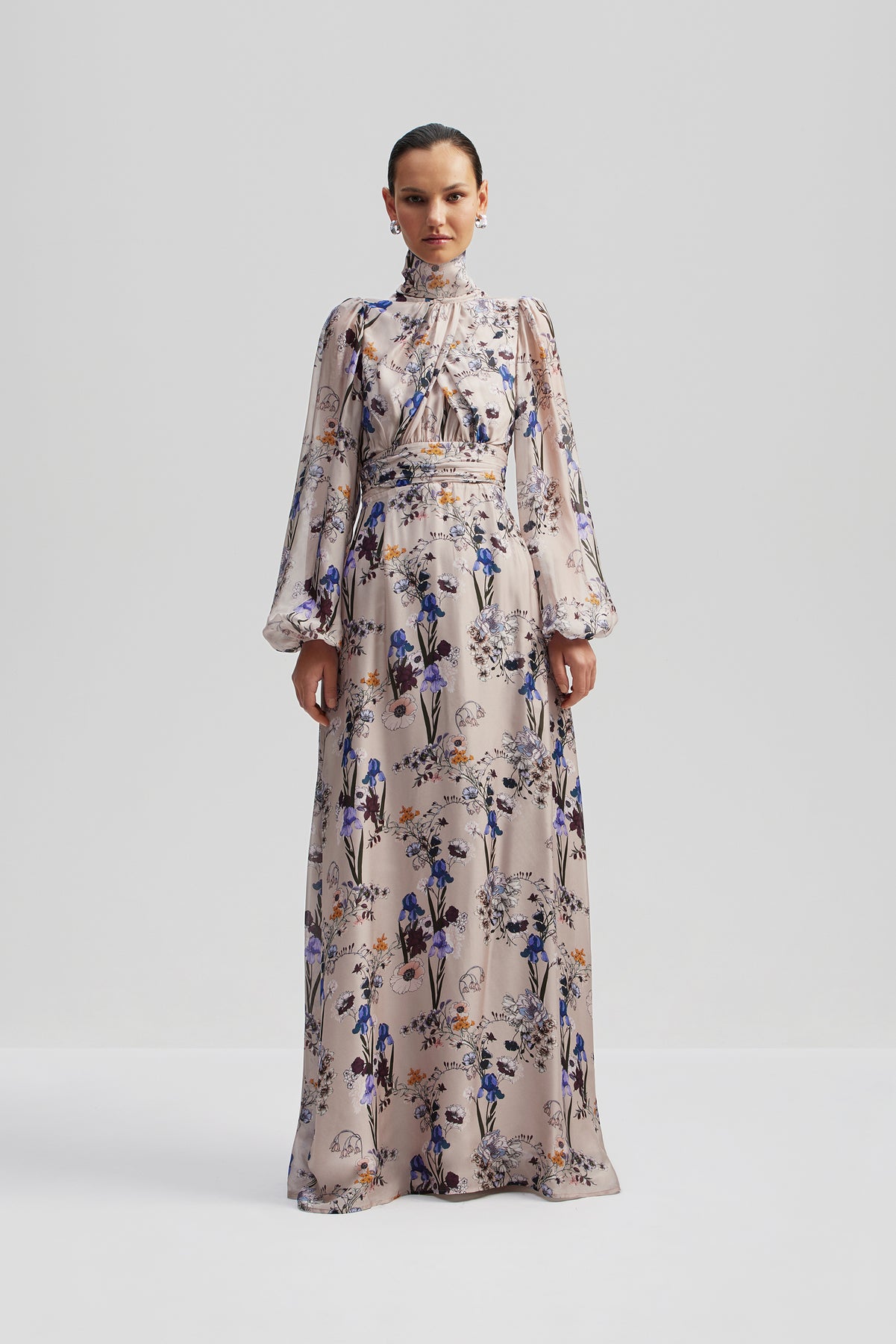 By Malina - Kjoler - Valerie Open Back Silk Blend Maxi Dress - Fall Blooms - Villoid By Malina - Kjoler - Valerie Open Back Silk Blend Maxi Dress - Fall Blooms - Villoid
