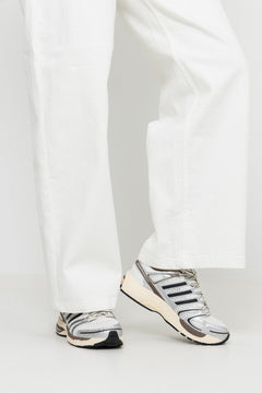 Adistar Control 5 - Cloud White/Core Black/Core White