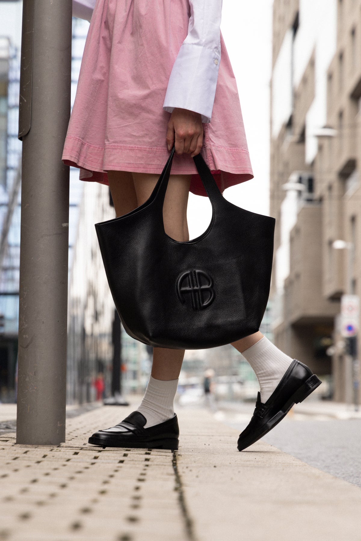 Medium Lili Tote - Black Pebbled