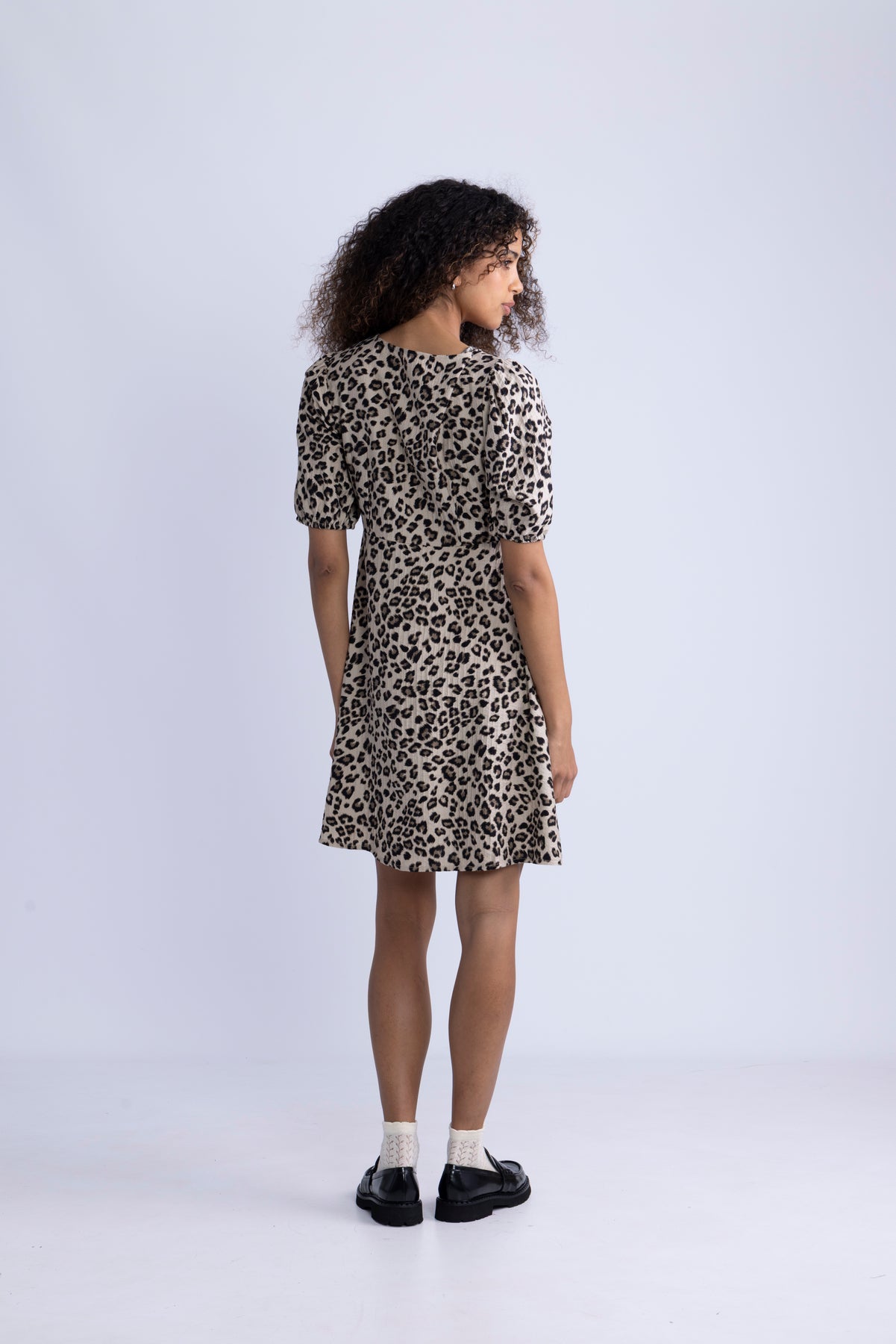 Kalani Vlora 2/4 Dress Aop - Humus Leo
