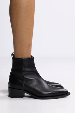 Elva - Black