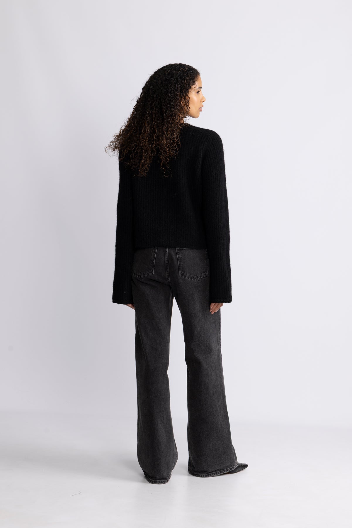Yasemilie Ls Knit Cardigan - Black Gold Buttons