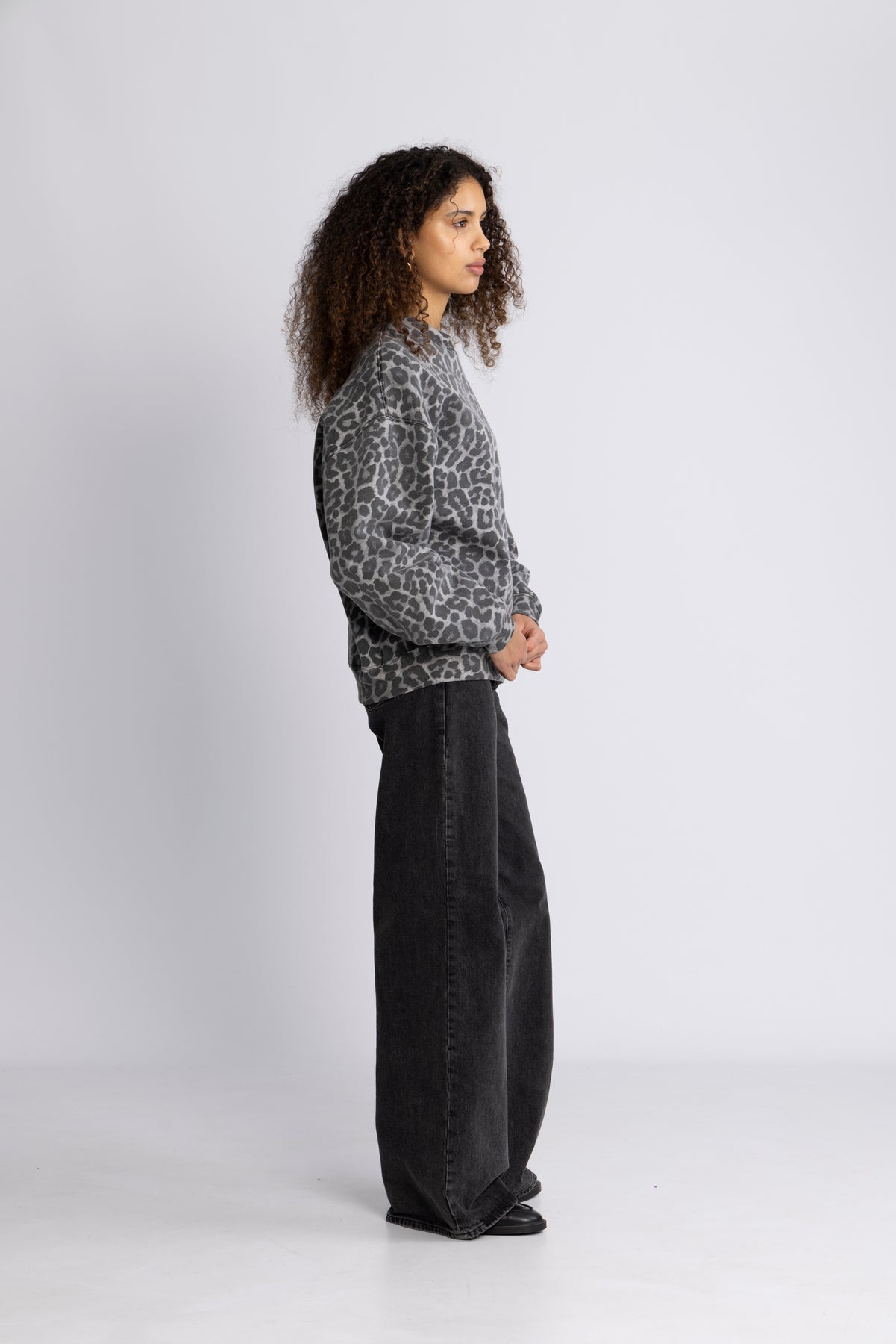 Miles Sweatshirt - Grey Leopard