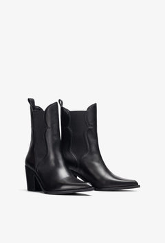 Maeda - Black