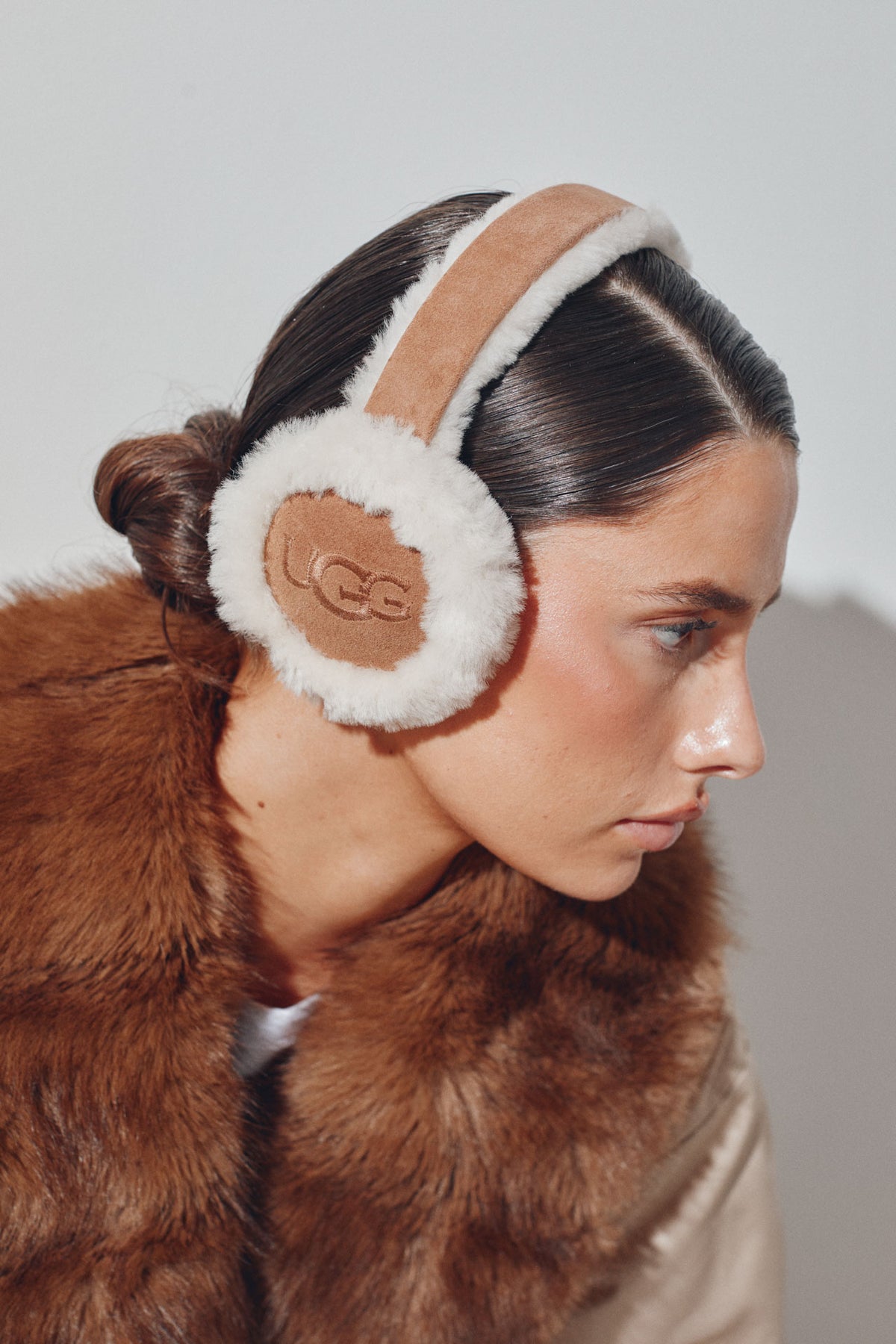 W Embroidered L Earmuffs - Chestnut