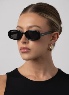 Gina - Black/Smoke