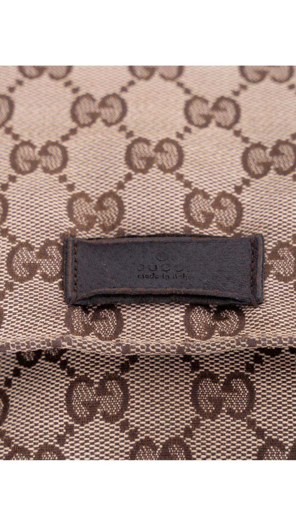 Gucci Gg Supreme Messenger Bag - Beige