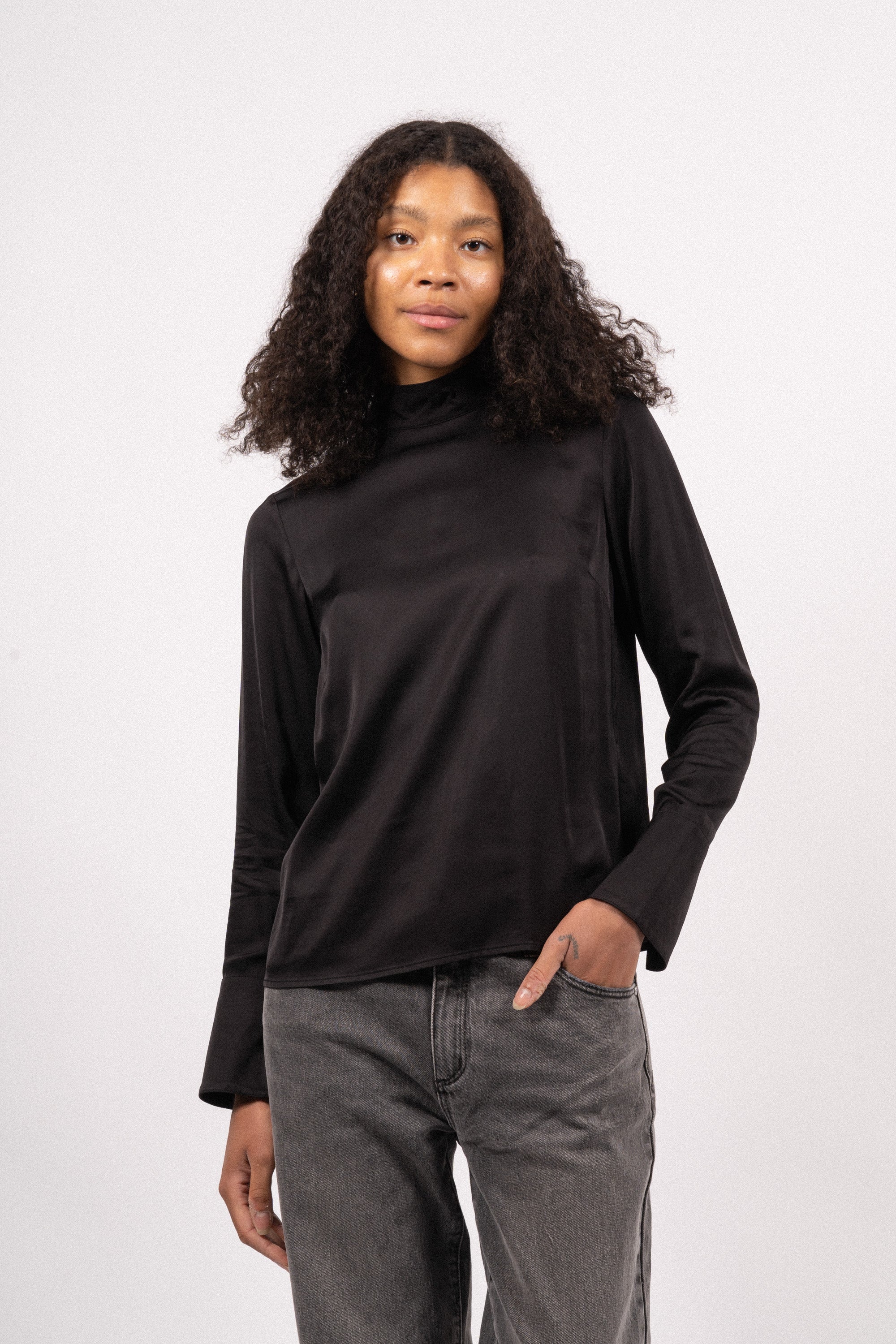 Ivy LS Satin Top B - Black – VILLOID