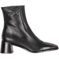 Pega - Black