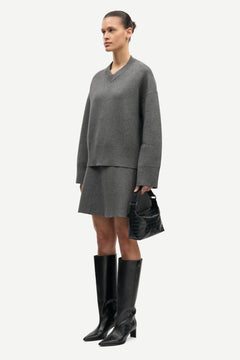 Salula V-Neck - Dark Grey