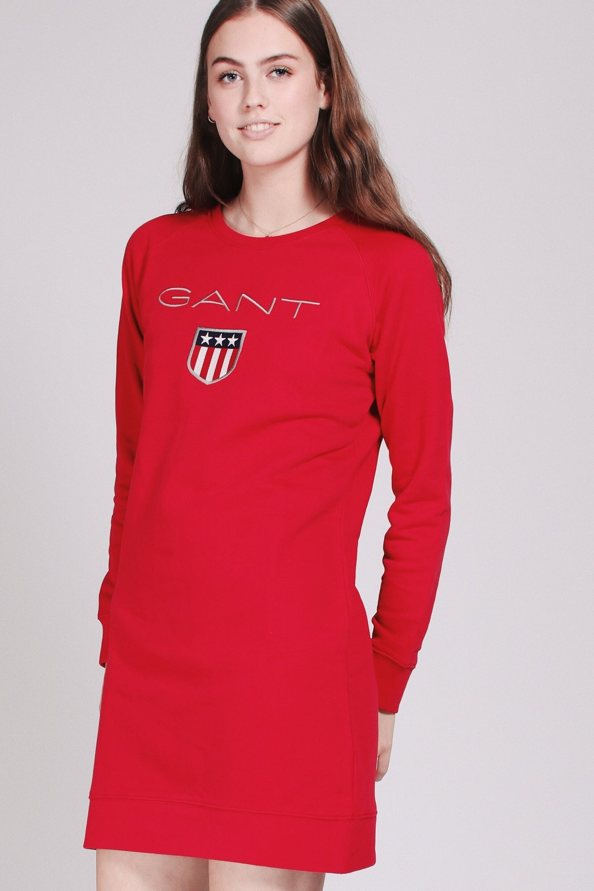 Gant Shield Logo C-neck Dress - Red - GANT - Kjoler - VILLOID.no
