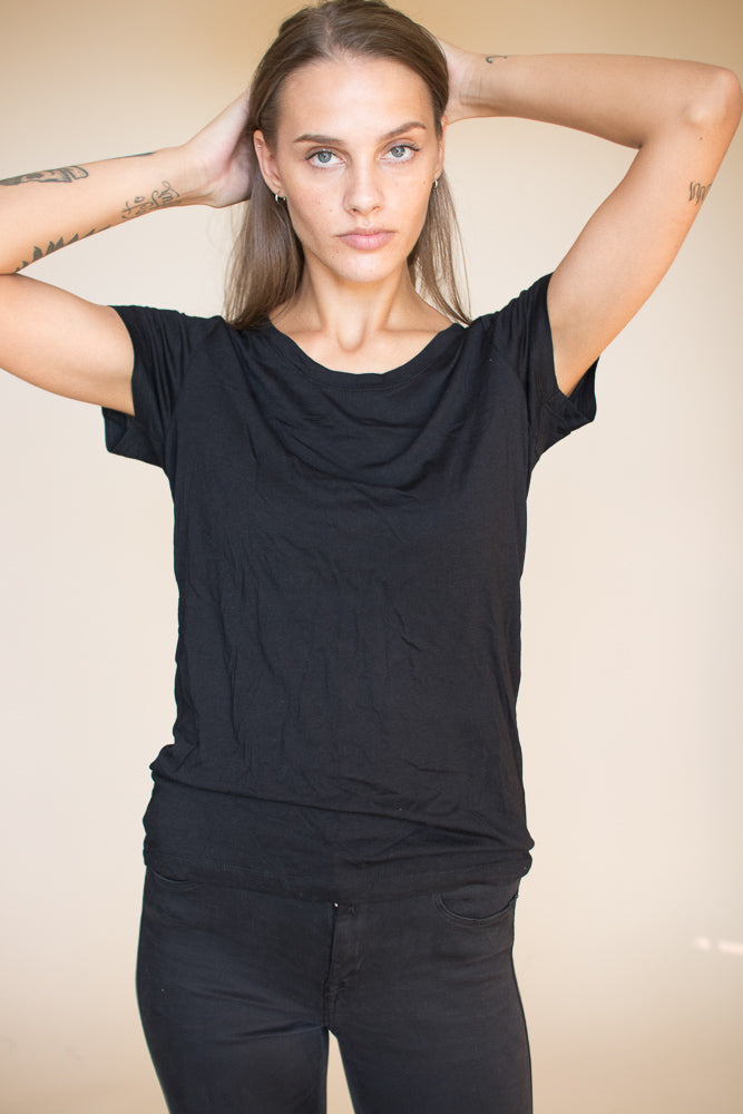 Women's T-shirt - Black - The Product - T-skjorter & Topper - VILLOID.no