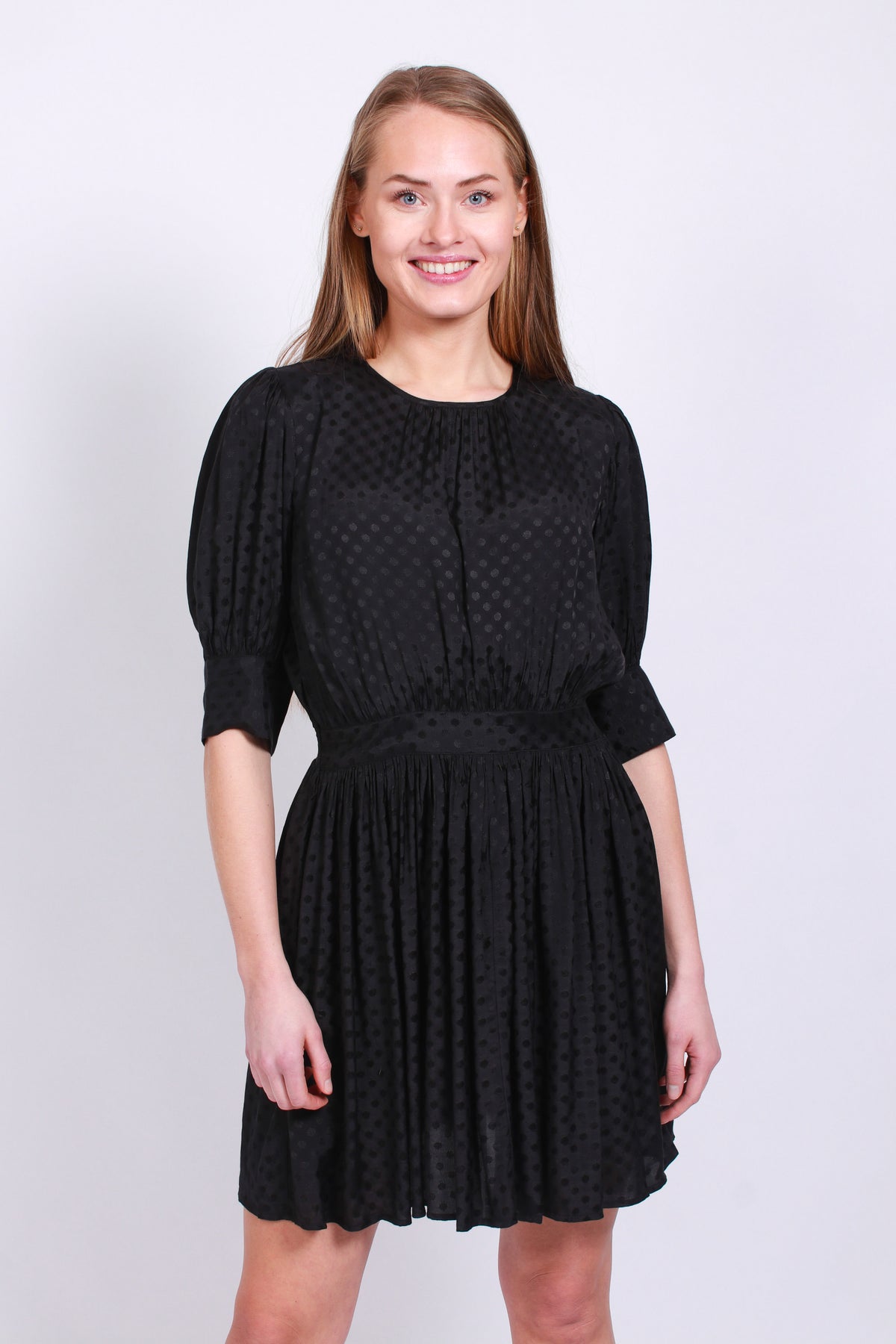 Satin Jacquard Mini Dress - Black - ByTimo - Kjoler - VILLOID.no