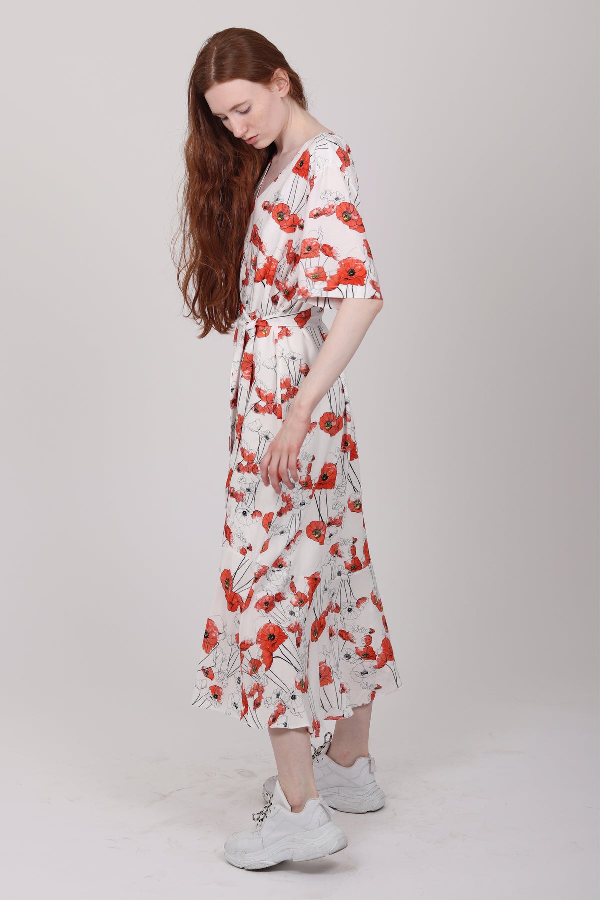 JOYFUL kjole - White w/flower print - Veronica B. Vallenes - Kjoler - VILLOID.no