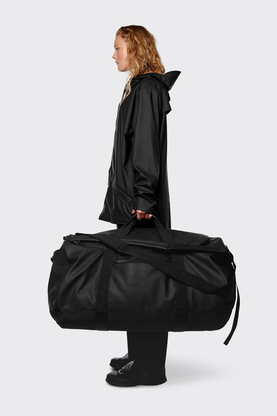 duffel bag extra large rains Waterproof The Texel Duffelbag can be transported in various ways thanks to the resistant handles and adjustable padded shoulder straps Rains Extra Large Duffel Duffel