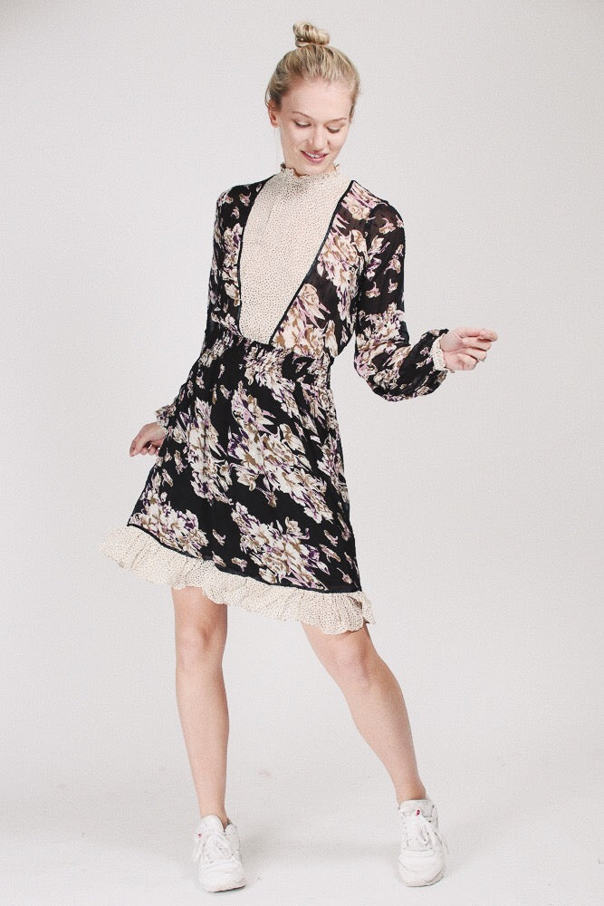 Delicate Semi Couture Smocking Dress - Palace Black - ByTimo - Kjoler - VILLOID.no