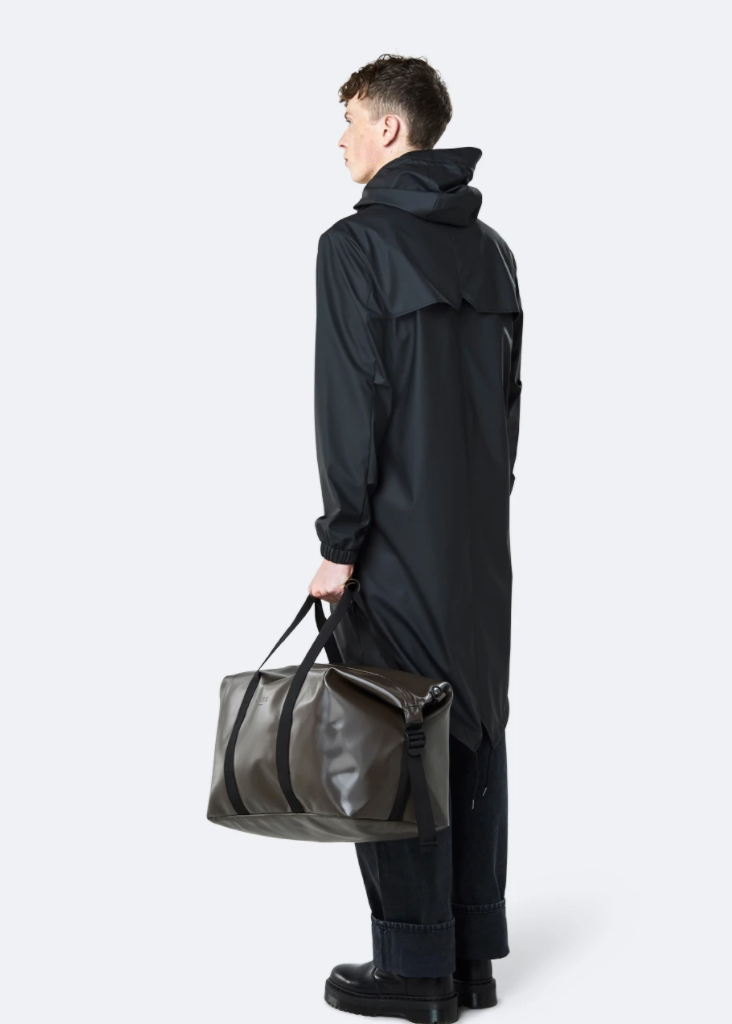 Weekend Bag - Shiny Brown - Rains - Tilbehør - VILLOID.no