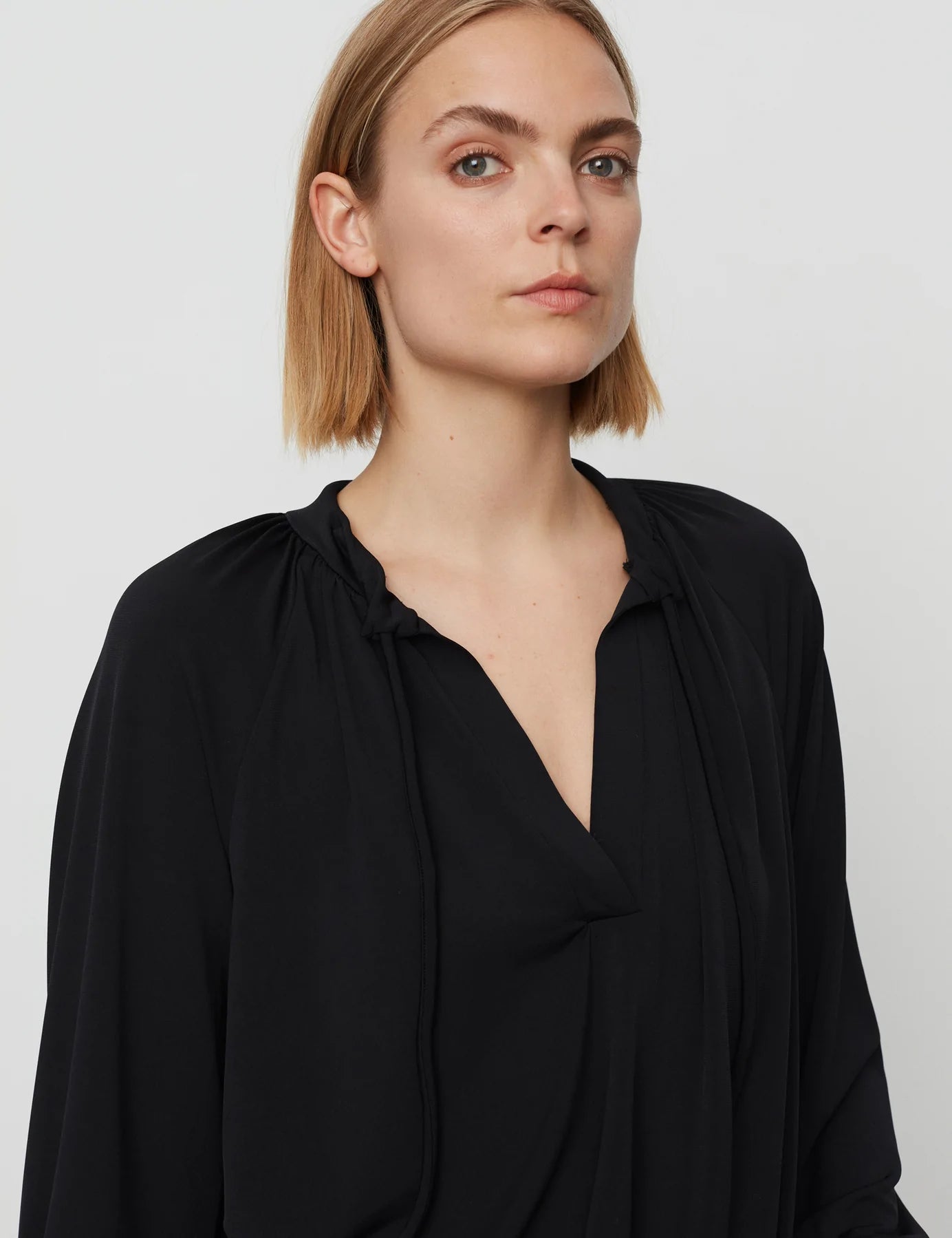 Leo - Black