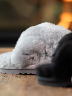 Crossy Sheepskin - Grey