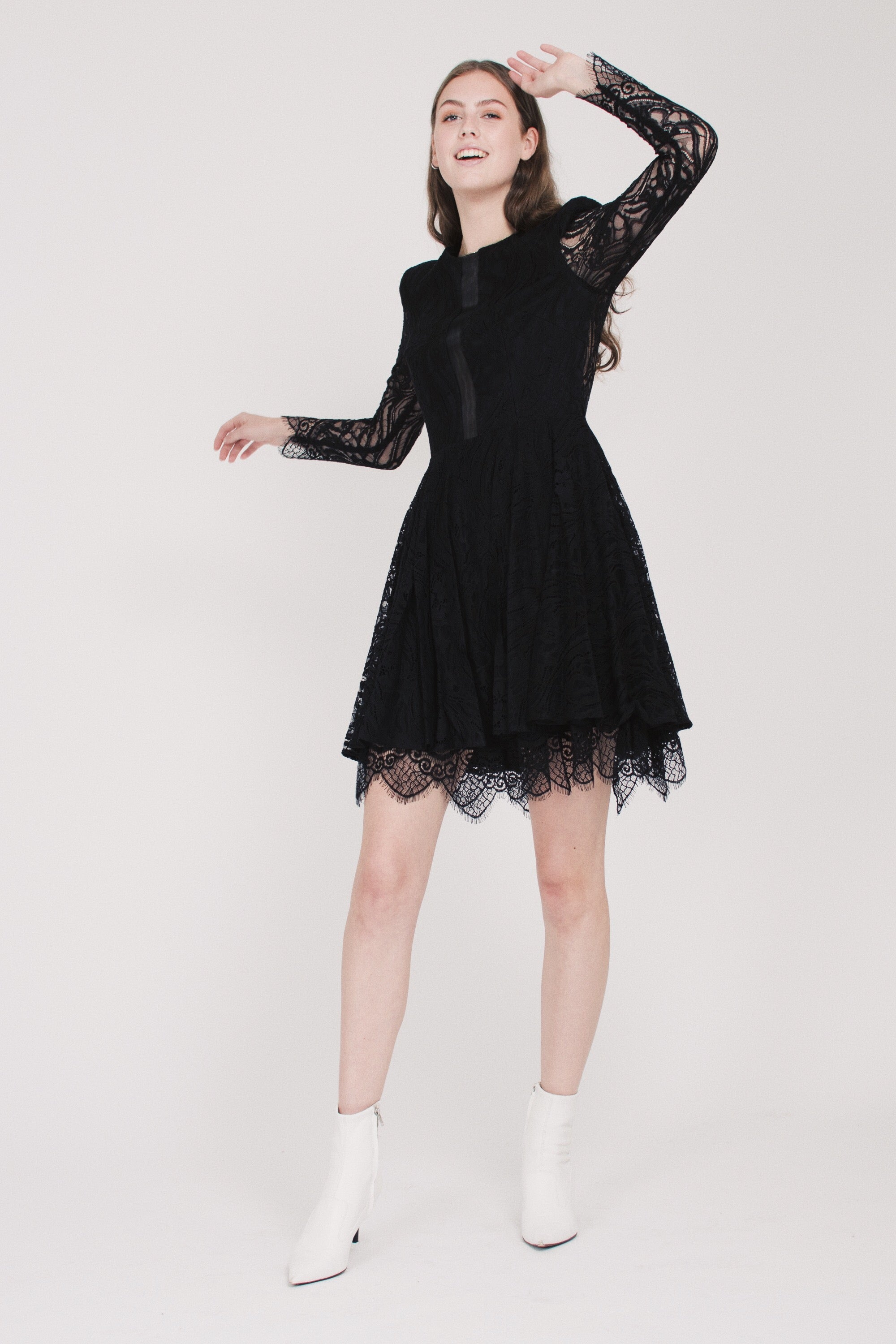 Atelier Short Lace dress - Black - MAUD - Kjoler - VILLOID.no