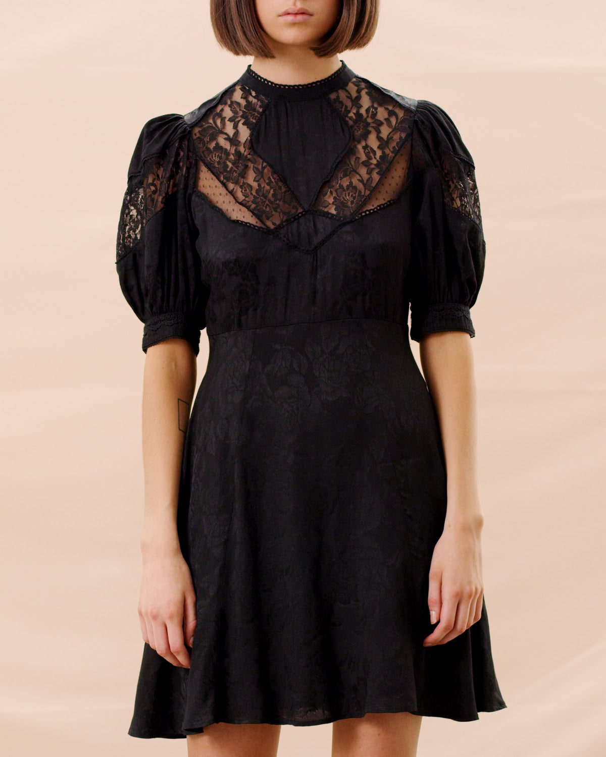 Jaquard Lace Mini Dress - Black - ByTimo - Kjoler - VILLOID.no
