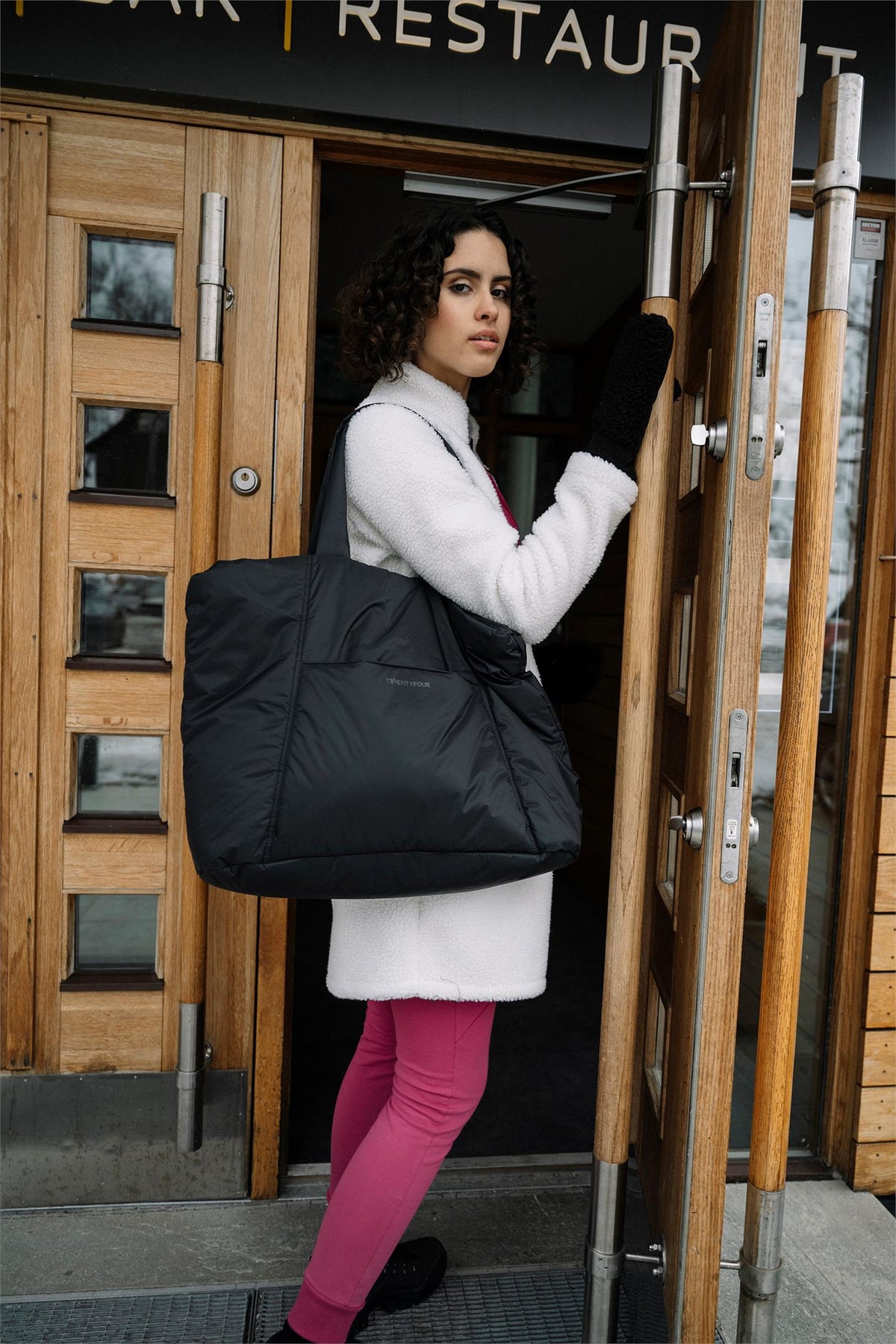 Mellow Ivy Vattert Tote - Sort