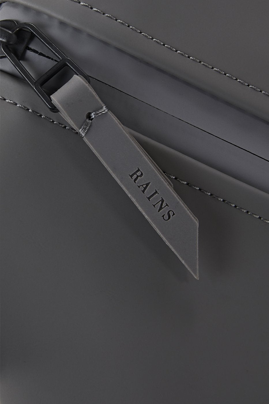 Weekend Duffel Bag - Charcoal - Rains - Tilbehør - VILLOID.no