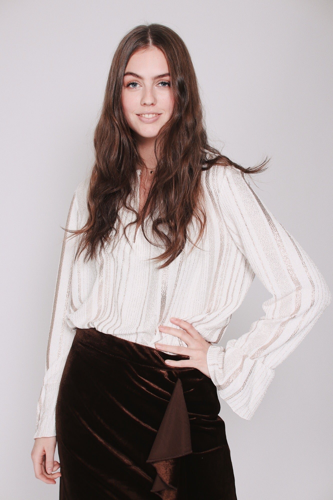 Julianne Metallic Blouse - White w/gold - Line of Oslo - Bluser & Skjorter - VILLOID.no