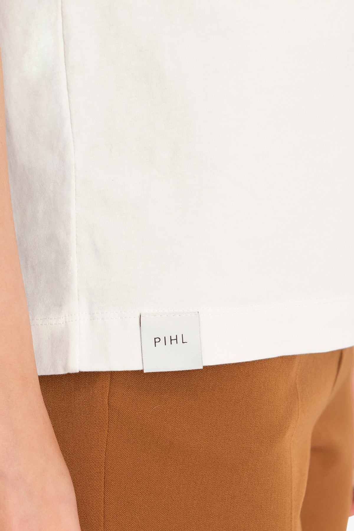 Spring Tee - White - Camilla Pihl - T-skjorter & Topper - VILLOID.no