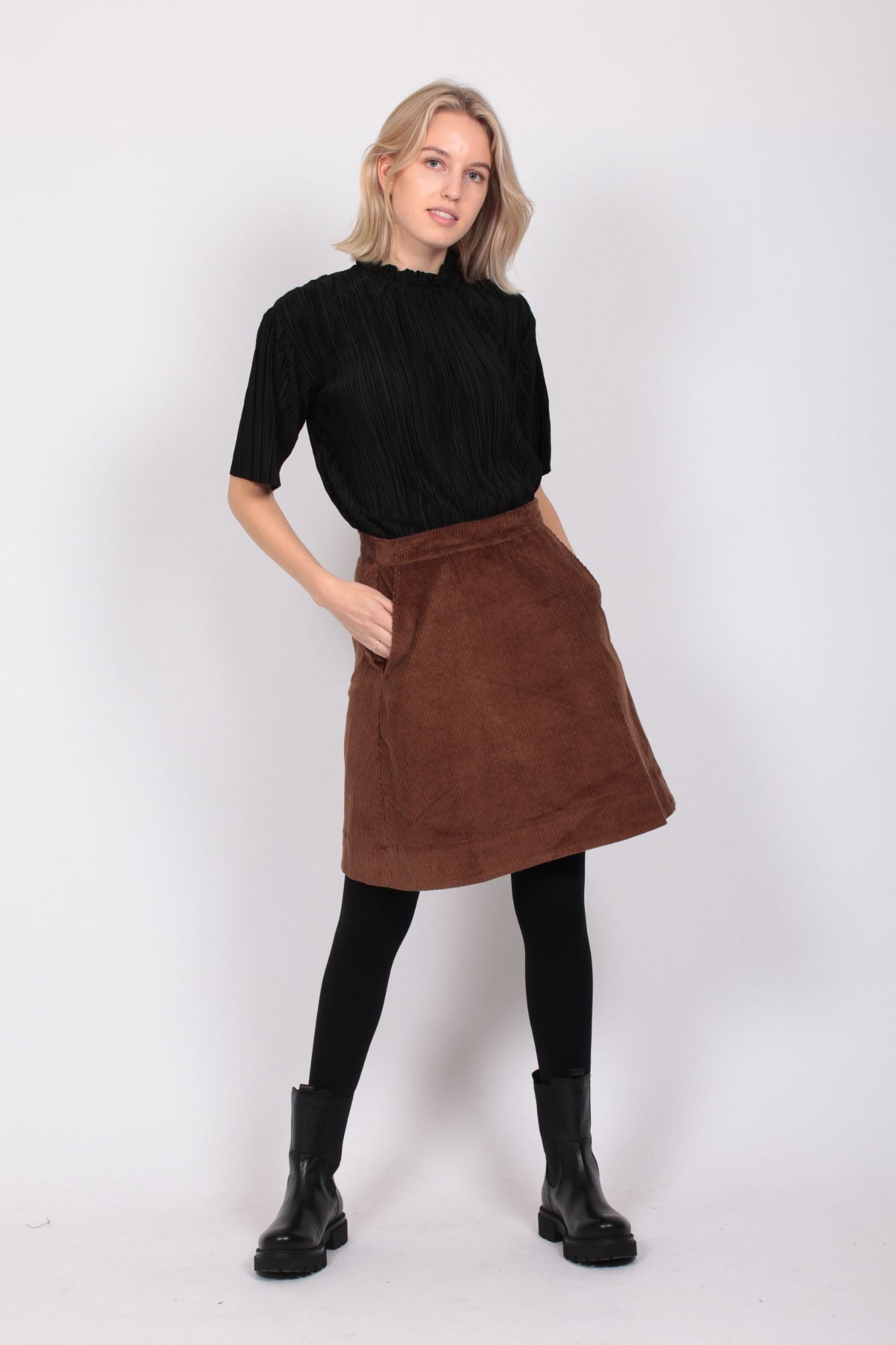 Corduroy Mini Skirt - Chocolate - ByTimo - Skjørt - VILLOID.no