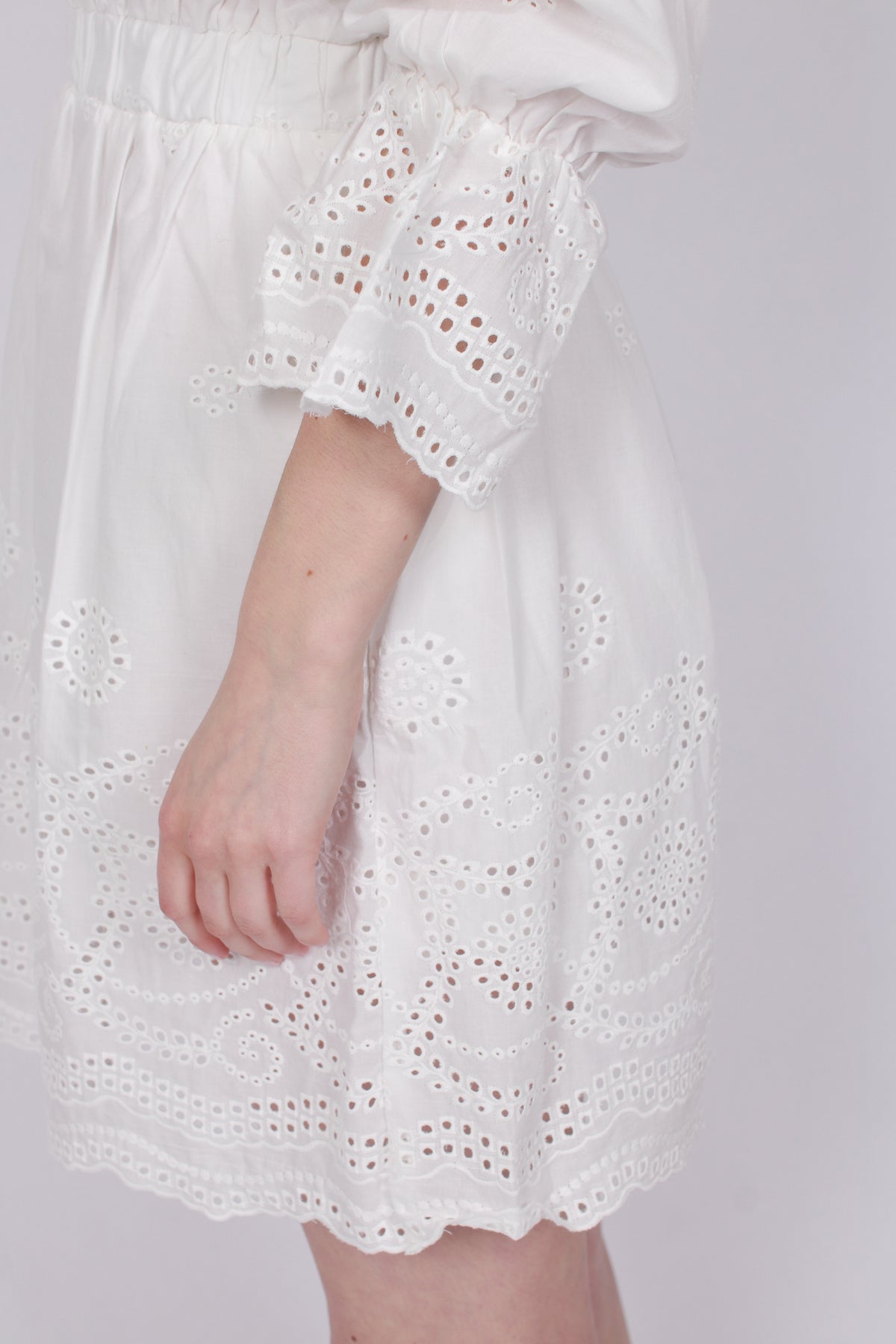 Neo Lace Dress - White - Line of Oslo - Kjoler - VILLOID.no