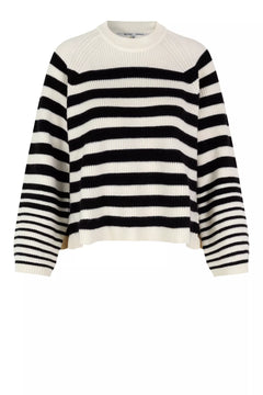 Matea Knit O-Neck - Black