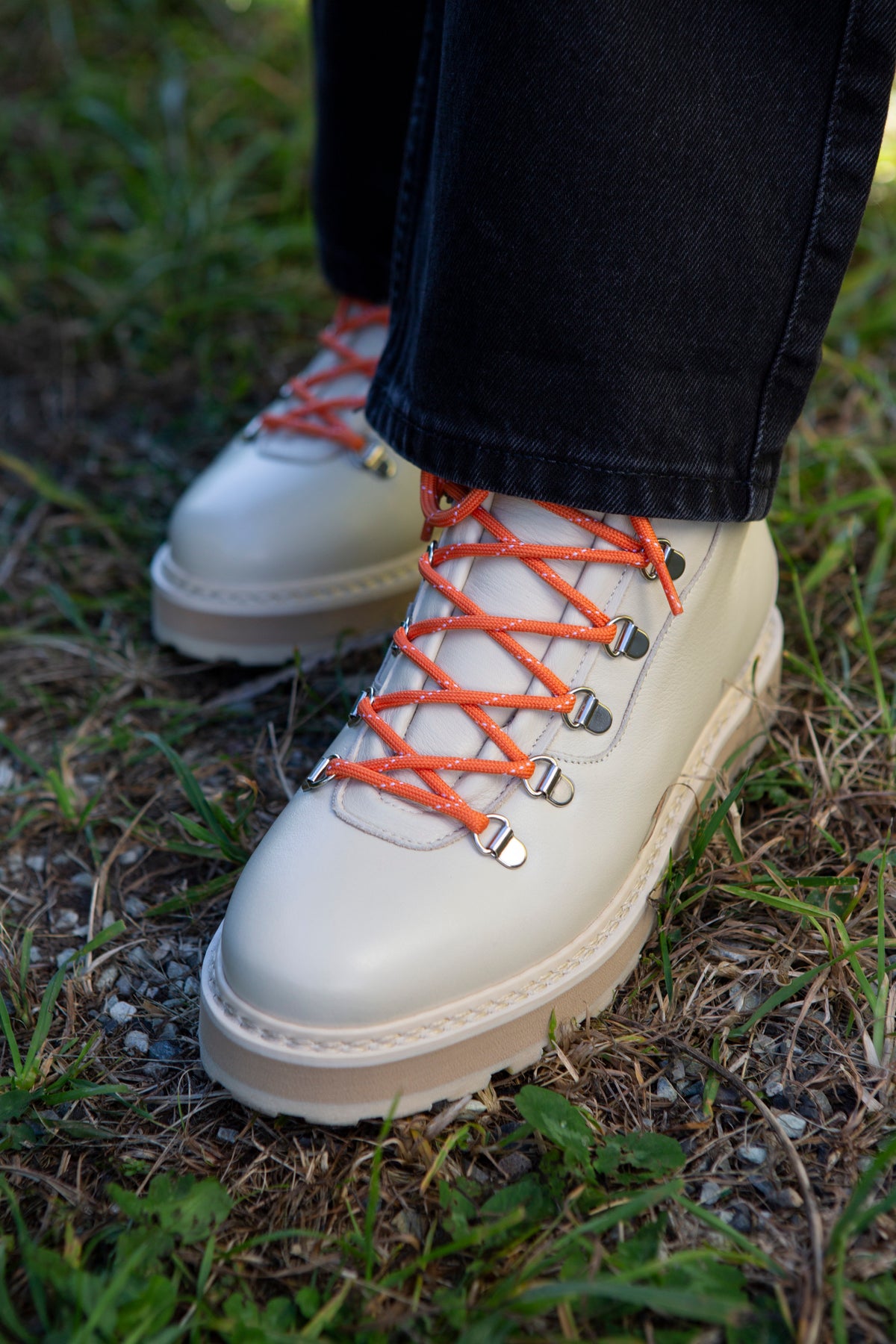 Hiking Grained Leather - Pristine/Offwhite