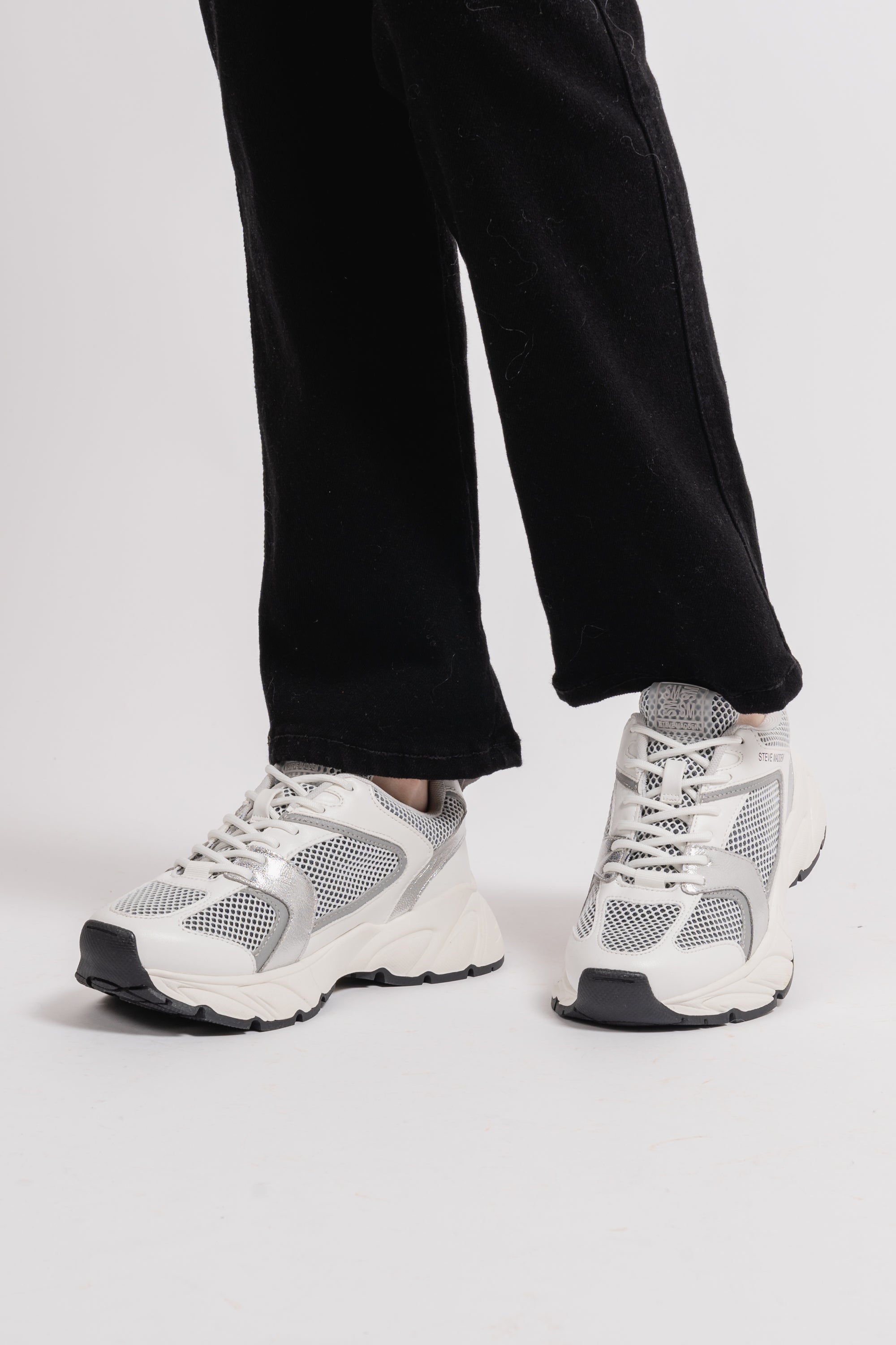 Standout - White/Sil