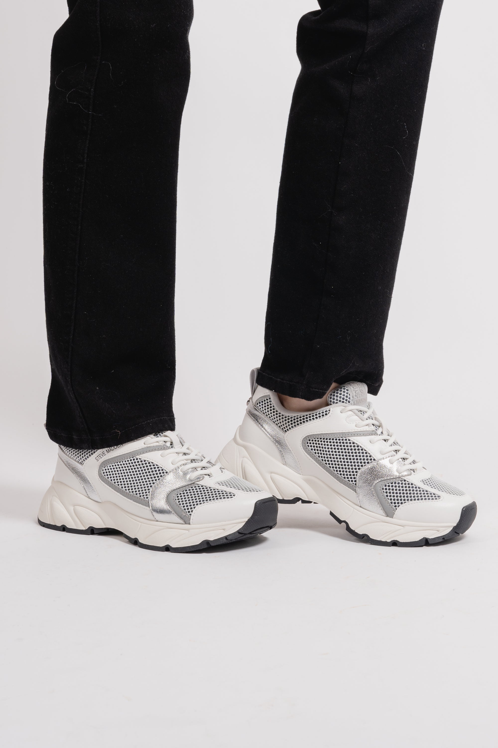 Standout - White/Sil