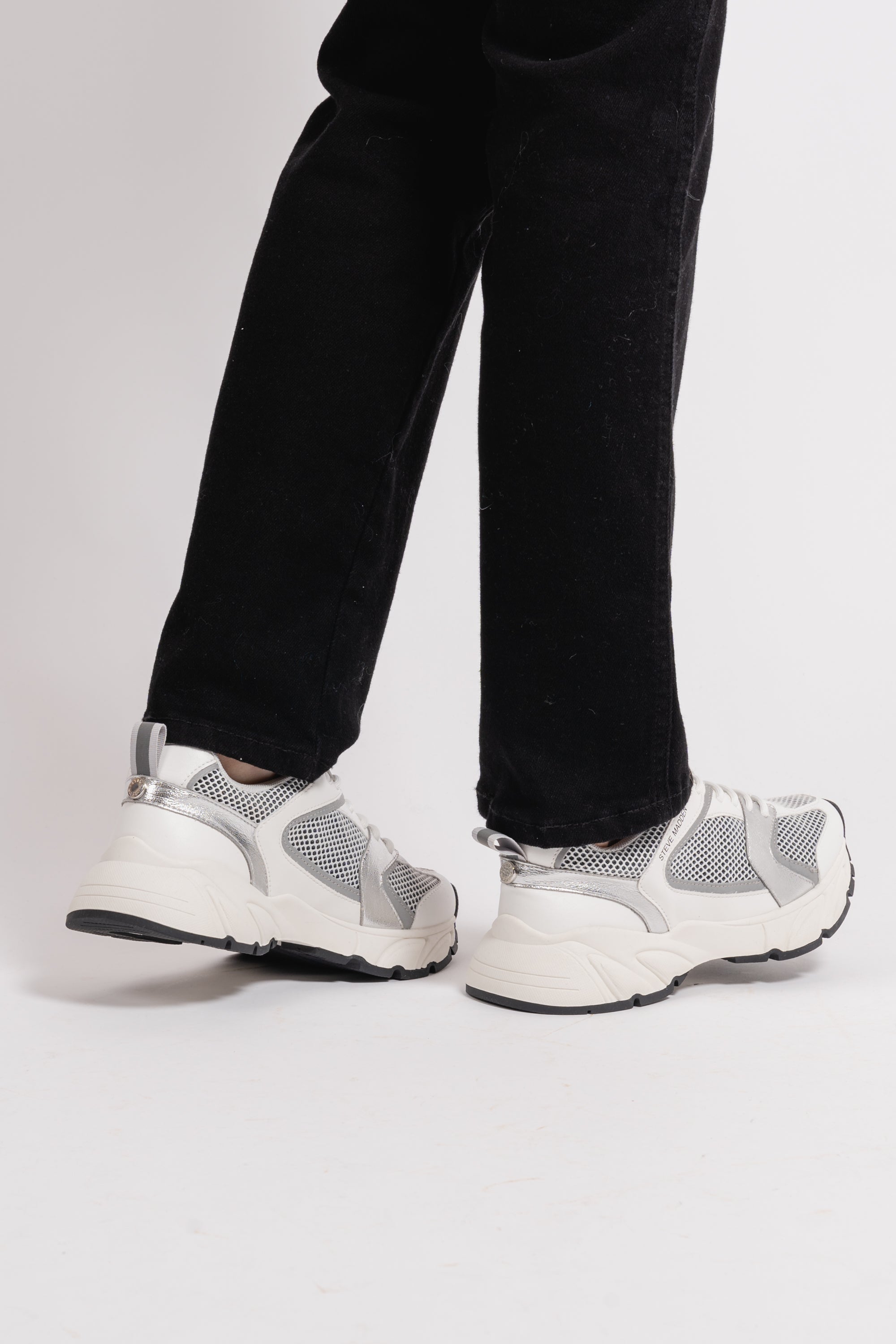 Standout - White/Sil