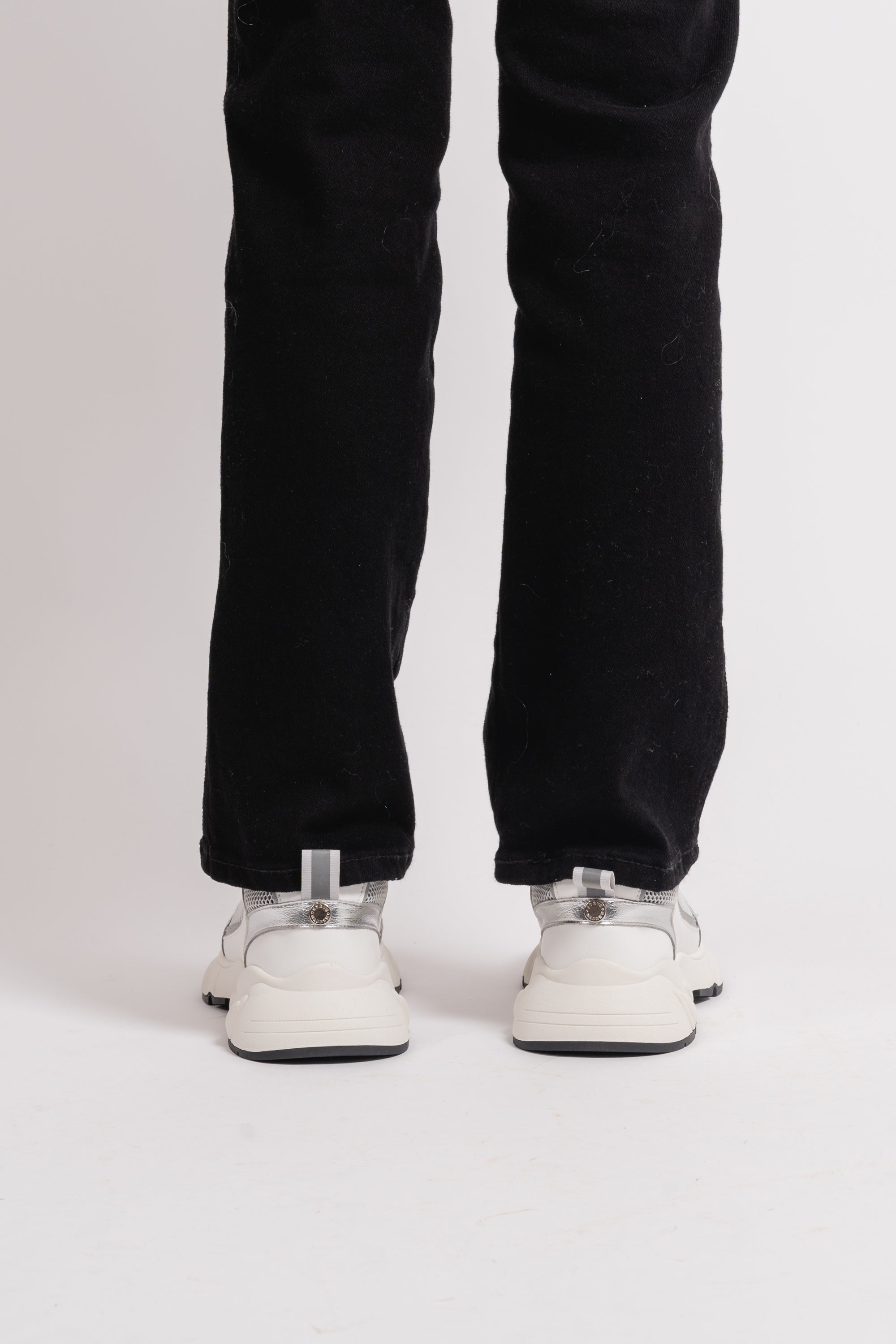 Standout - White/Sil