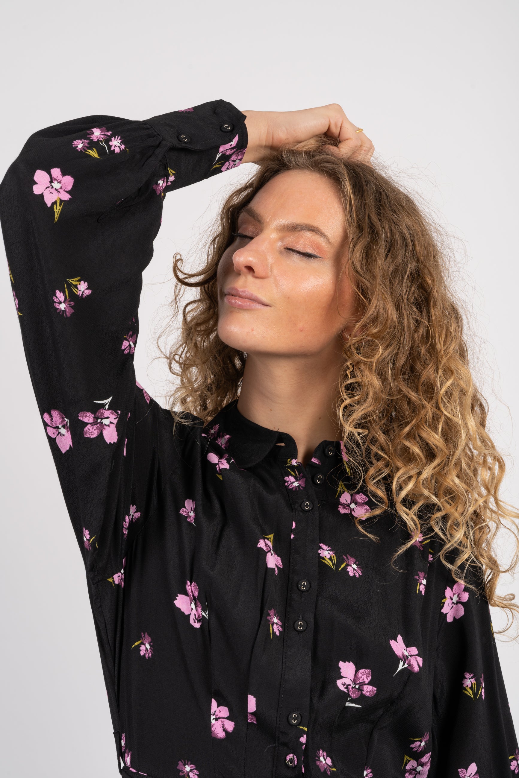 Walda Ls Aop Midi Dress - Black W/Cyclamen Flower