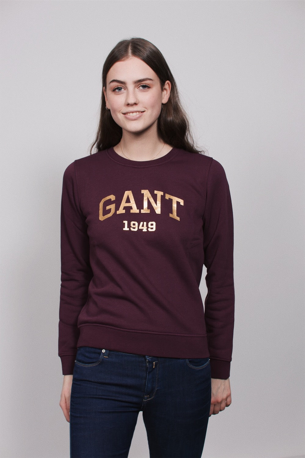 Gant Gift Giving Logo Sweat - Purple Fig M - 2nd Hand Villoid - 2nd Hand Gensere - VILLOID.no